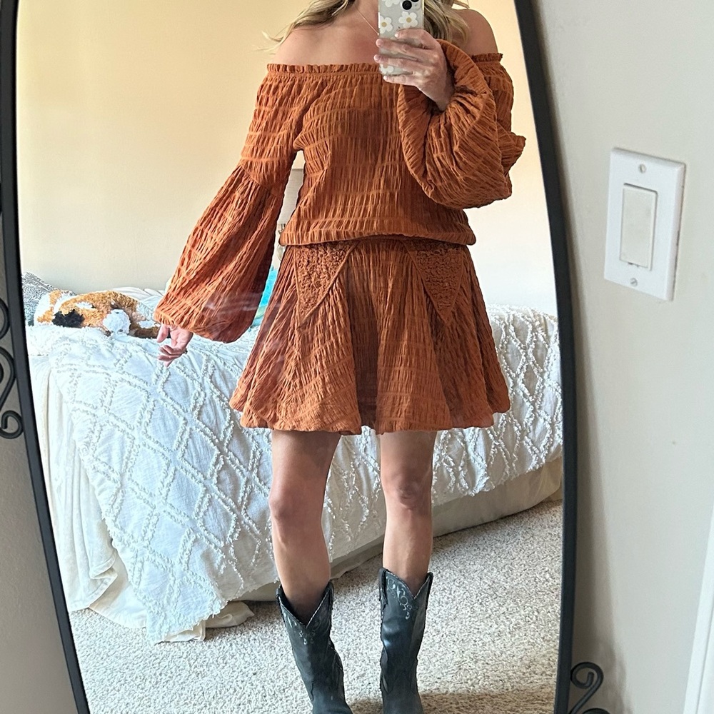 VICI OFF THE SHOULDER DRESS - Picture 6 of 6